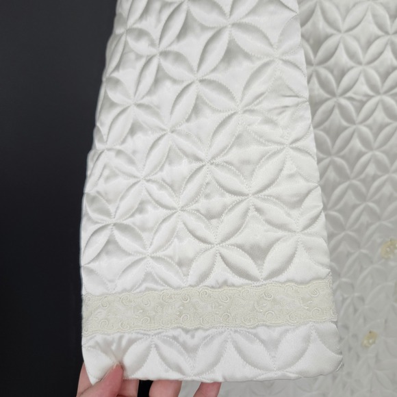 Oscar De La Renta Womens Quilted Housecoat Size M White Satin Lace Robe Retro - Picture 7 of 9